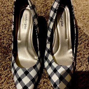 Size 7 women’s shoes